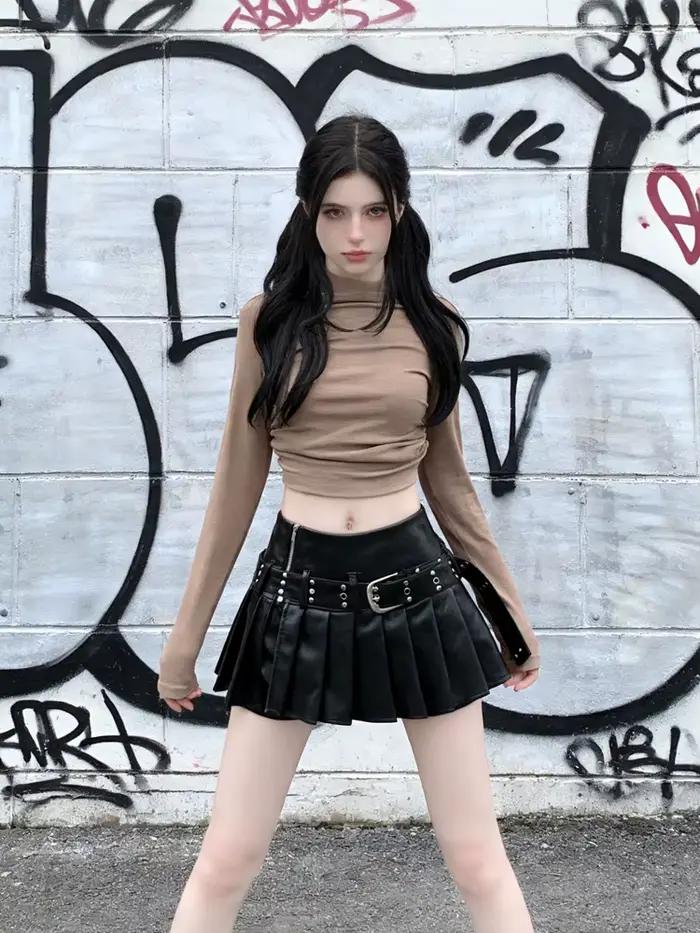 Jupe trapèze gothique noire en cuir plissé pour femmes