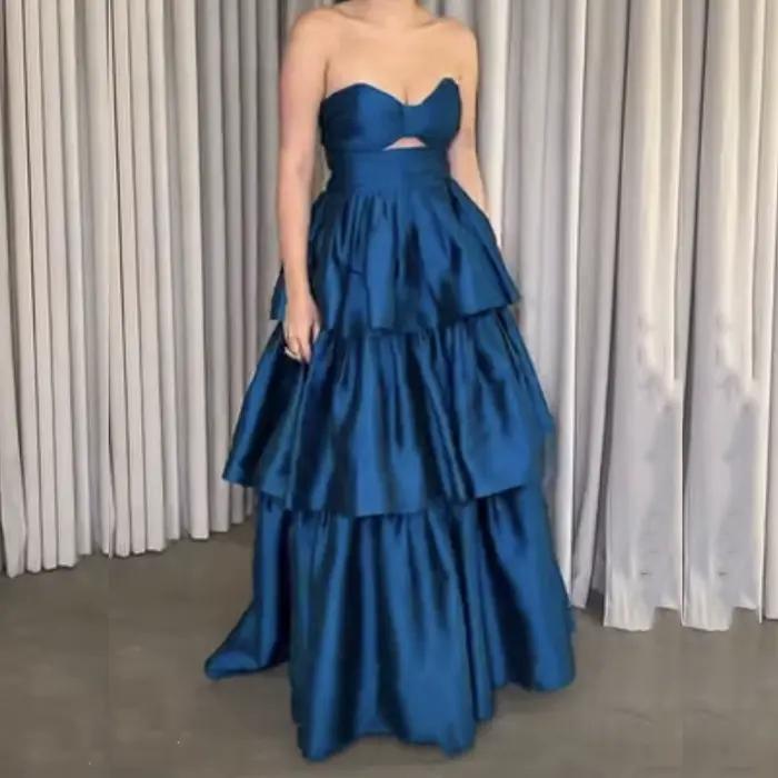 Jupe longue plissée bleu marine en satin à volants