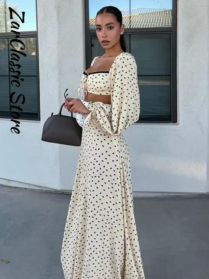 Ensemble jupe à pois, haut court à col carré en dentelle et manches lanternes