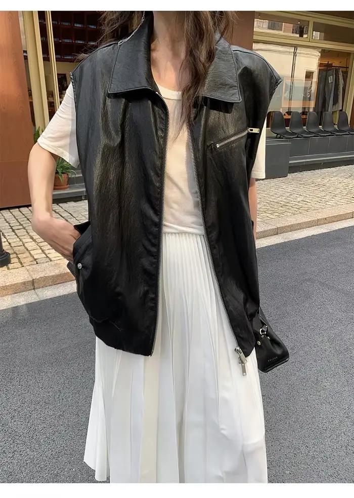 Jupe mi-longue polyvalente en simili cuir plissé