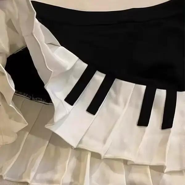 Jupe courte épissée noire et blanche pour femmes
