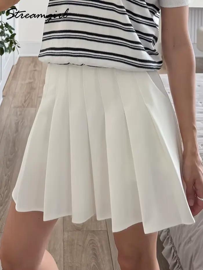 Mini-jupes plissées pour femmes avec short intégré