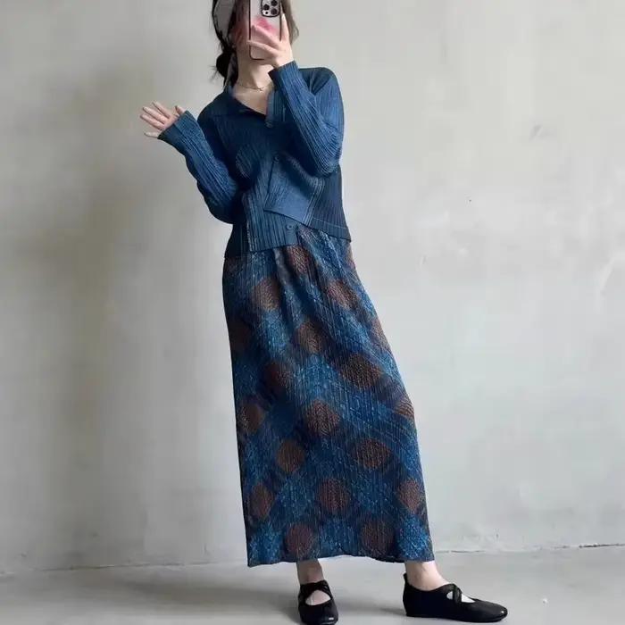 Jupe plissée Miyake bleue et marron à imprimé écossais