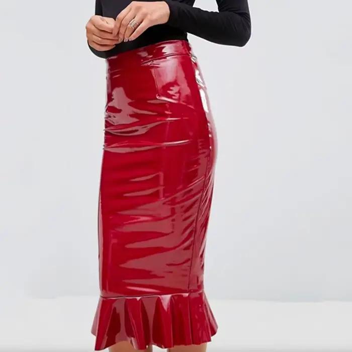 Jupe mi-longue à volants en faux latex pour femmes