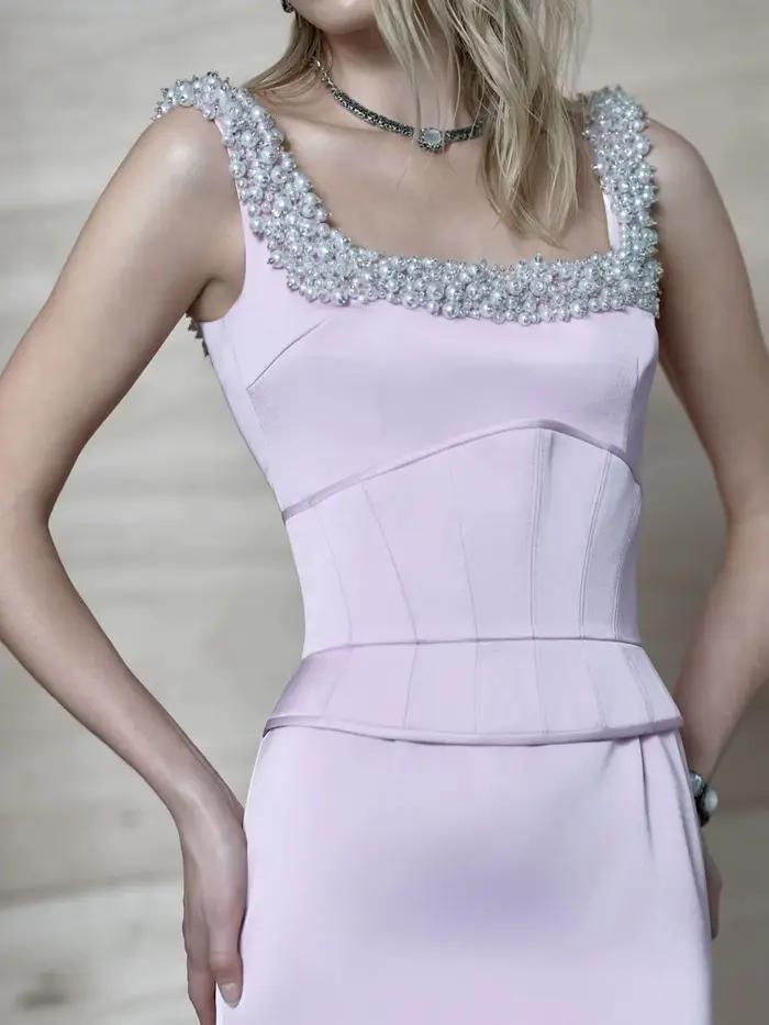 Jupe longue en satin lavande taille haute avec traîne
