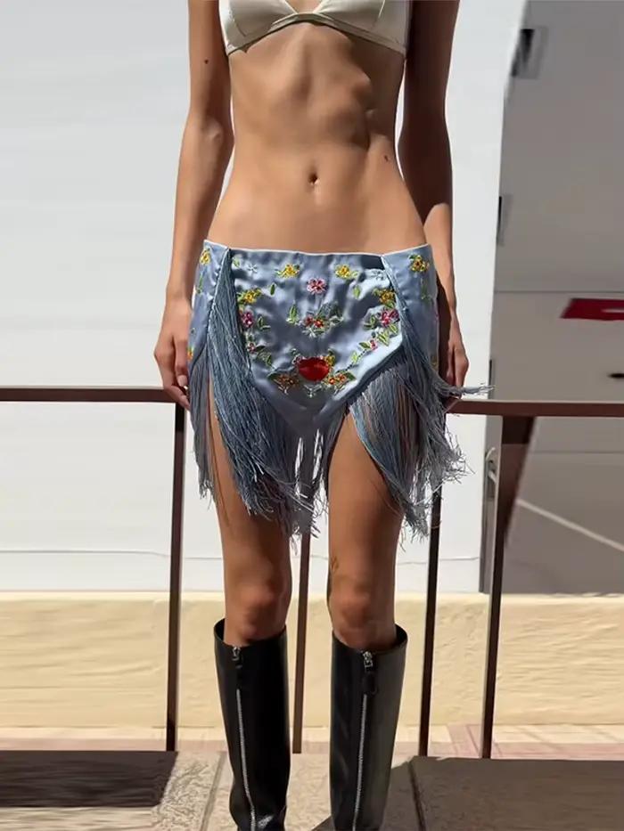 Jupe courte asymétrique à broderies et franges pour femme