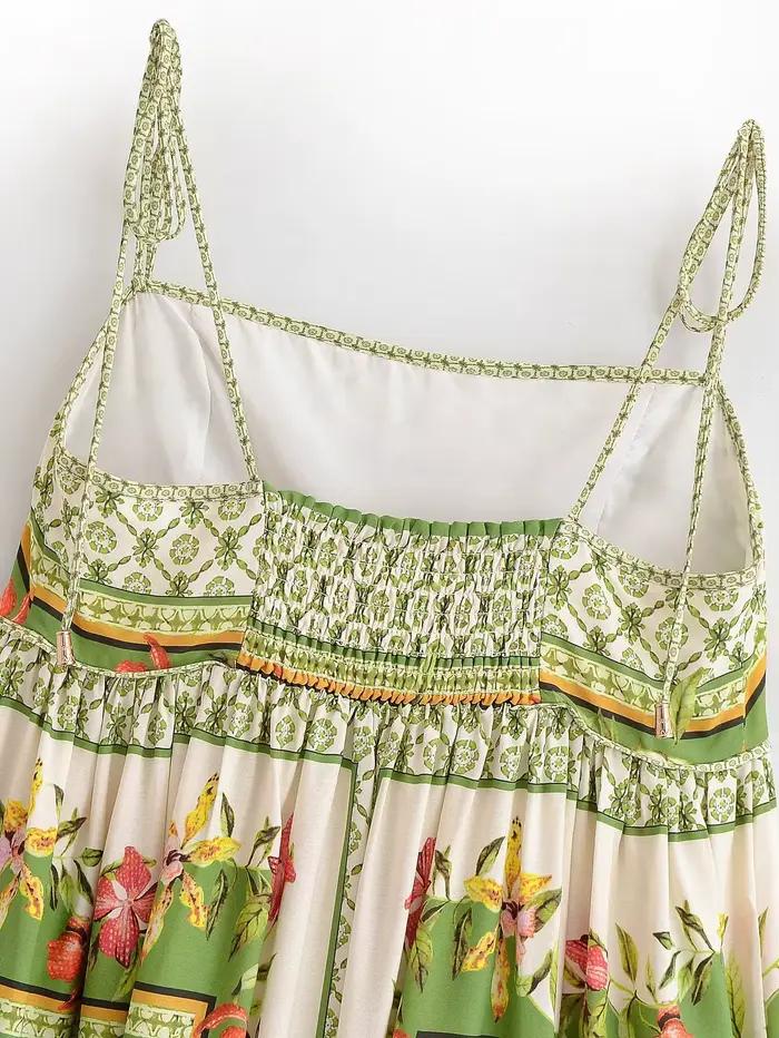 Robe longue mi-mollet bohème verte à imprimé floral contrastant avec nœud et laçage