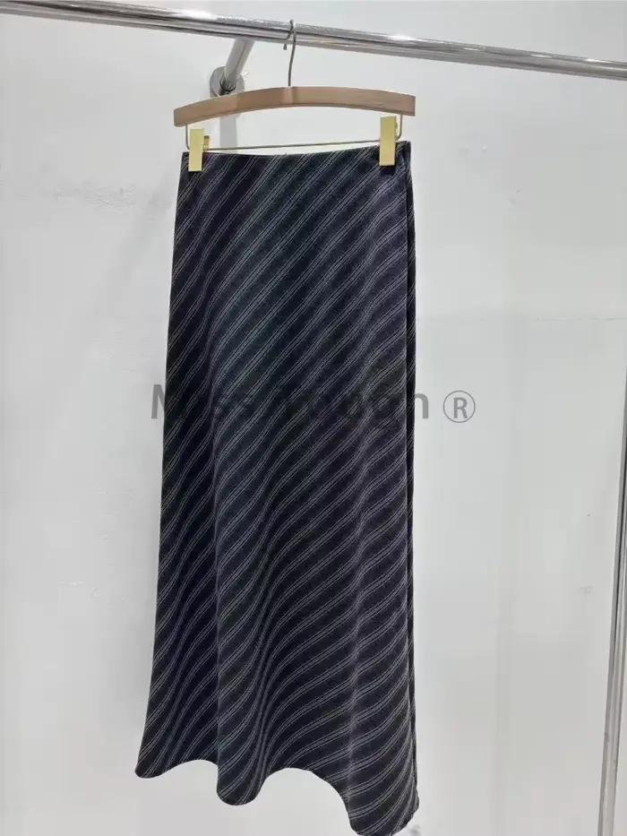 Nouvelle Jupe Longue Femme 2026 France Vintage en Satin Taille Haute Élégante Mode Féminine Bureau Douce Coupe Ajustée Design Gothique Sombre