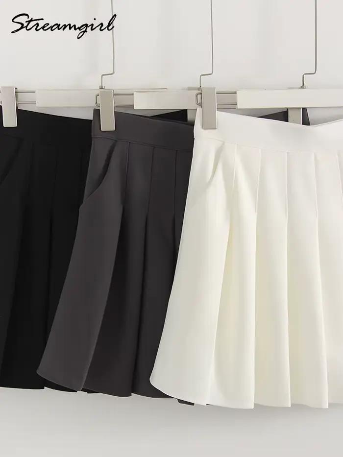 Mini-jupes plissées pour femmes avec short intégré