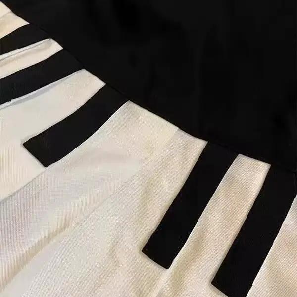 Jupe courte épissée noire et blanche pour femmes