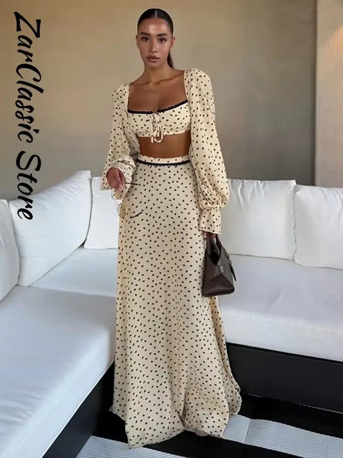 Ensemble jupe à pois, haut court à col carré en dentelle et manches lanternes