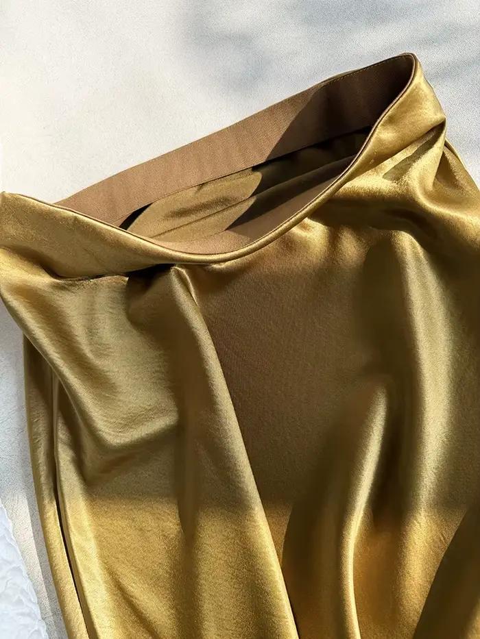 Jupe mi-longue en satin haute brillance pour femme avec fente scintillante
