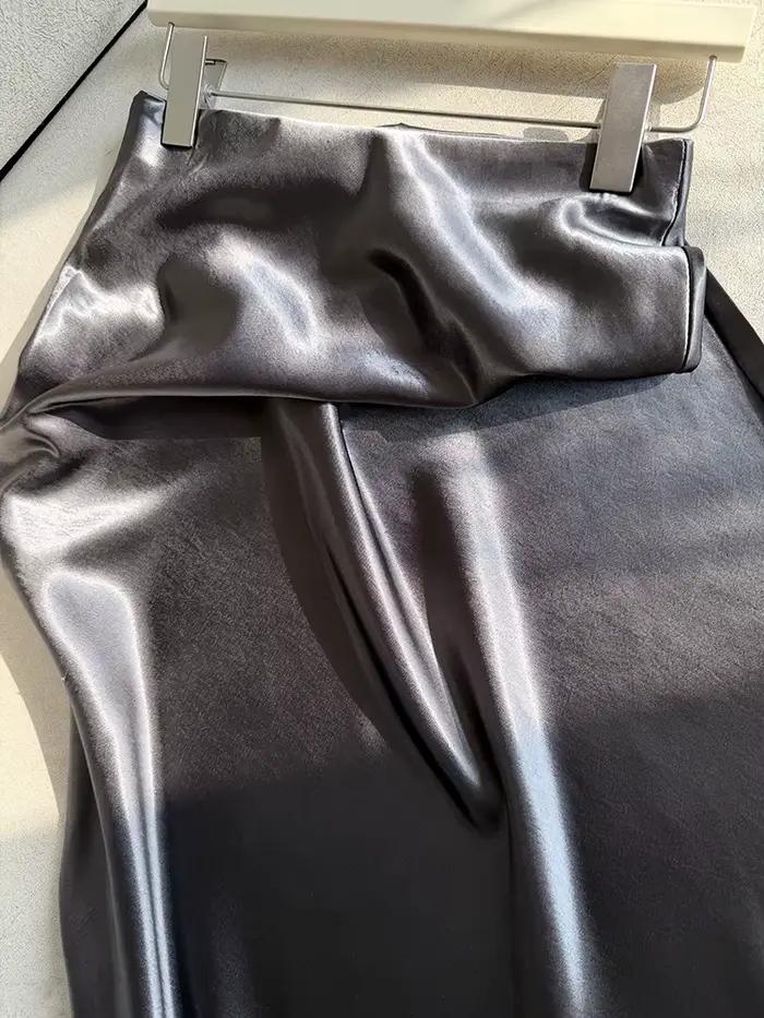 Jupe mi-longue en satin haute brillance pour femme avec fente scintillante