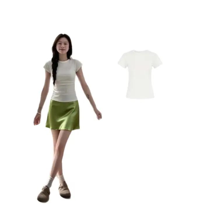Jupe courte trapèze en satin vert pour femme – Élégance et style pur pour la saison printemps/été