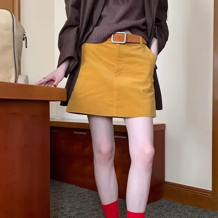 Jupe rétro en velours côtelé curcuma pour femme