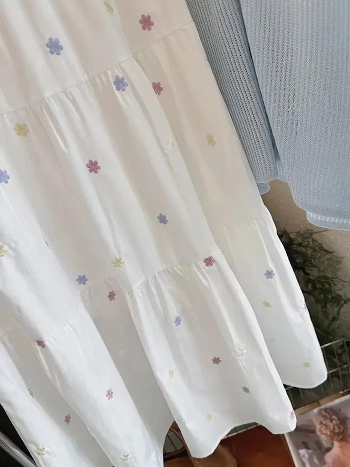 Jupe ZOKI brodée de fleurs douces pour femmes, silhouette élégante, broderie romantique, mode d'été, coupe régulière, tailles moyennes, soirée festive