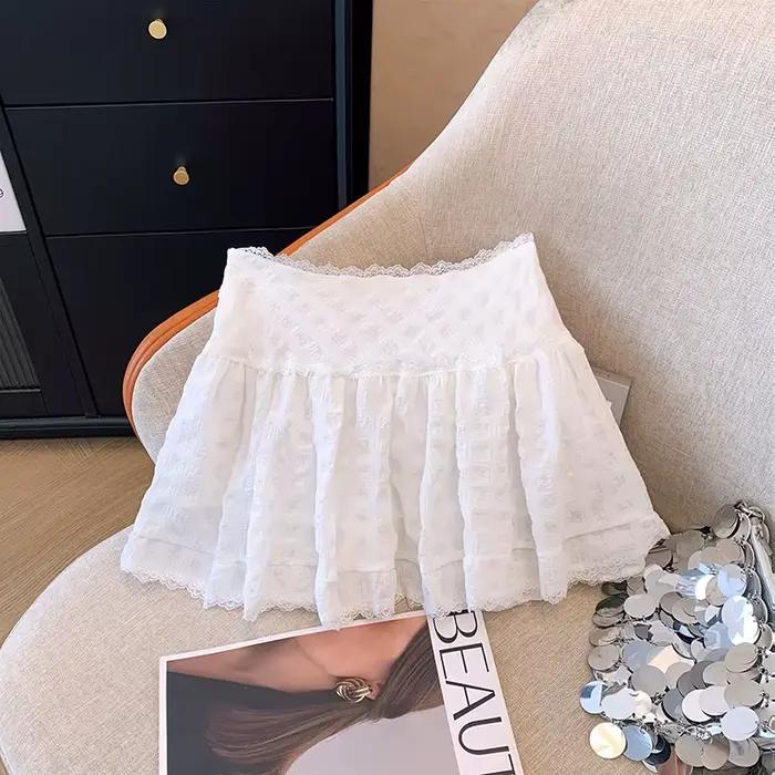 Balletcore – Mini jupe à volants avec bordure en dentelle