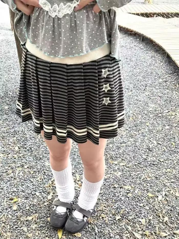 Designer Vintage gris rayé jupe courte femmes Style Preppy lâche Hepburn gothique jupes femme chaude fille rétro tenues décontractées