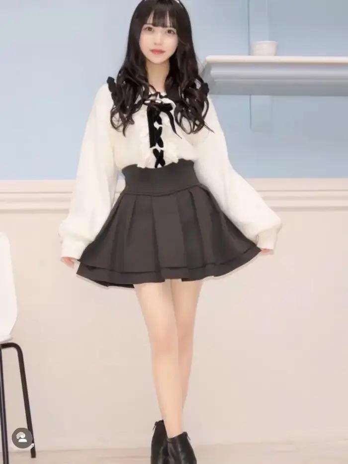 Style japonais Simple femme Radian taille minceur jambe-shapant jupe courte noire pour les femmes Streetwear