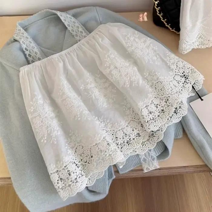 Jupon court taille haute en dentelle et résille