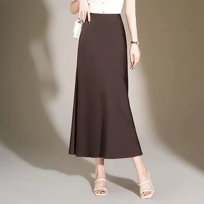Jupe longue enveloppée de hanche en satin pour femme