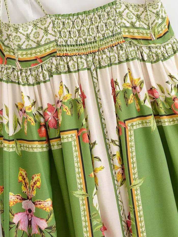 Robe longue mi-mollet bohème verte à imprimé floral contrastant avec nœud et laçage