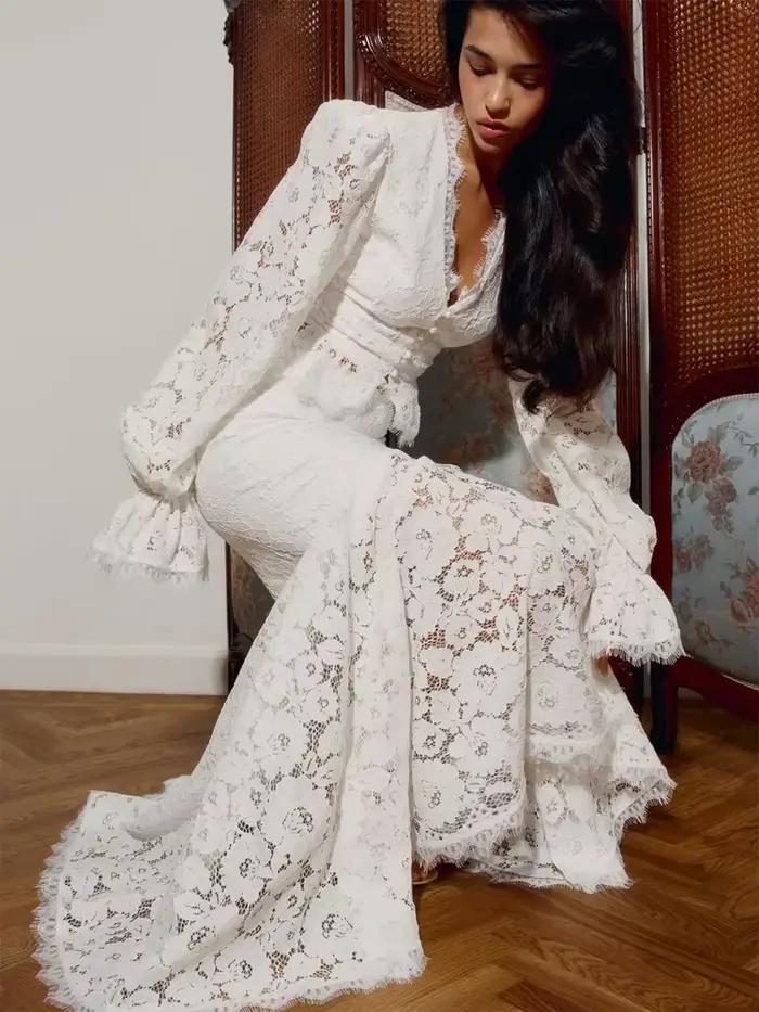 Ensemble élégant jupe longue en dentelle blanche patchwork et haut court slim à manches évasées et col en V pour femme