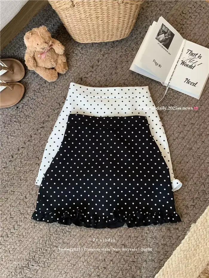 Mini jupe à pois en polyester, chic et romantique pour femmes junior, idéale pour le bureau et les soirées, avec volants et coupe trapèze, disponibles en beige, bleu et noir