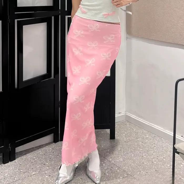 Jupe mi-longue taille haute à imprimé papillon avec un tissu en maille fluide