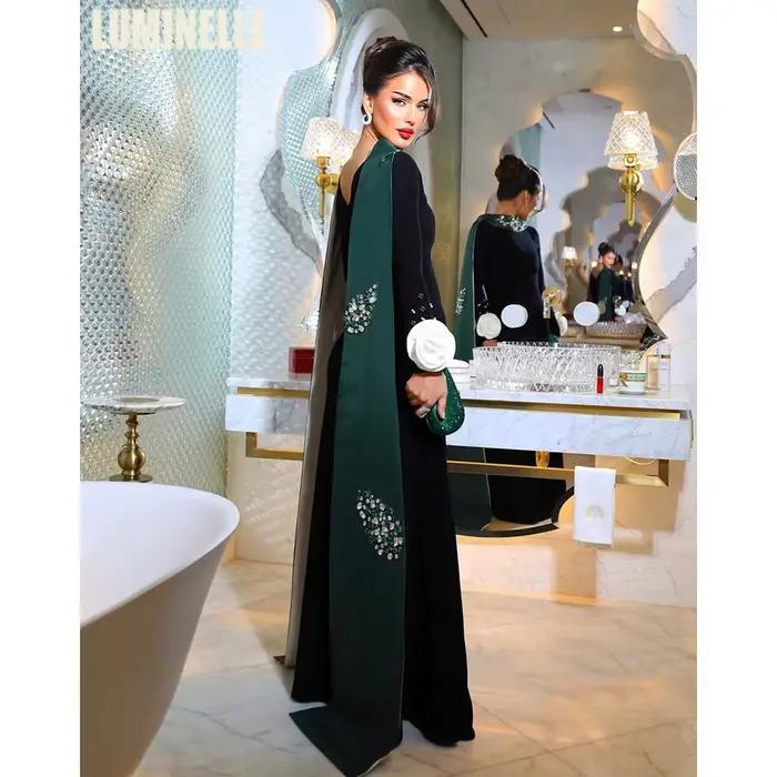 Robes de soirée en satin noir-vert avec perles