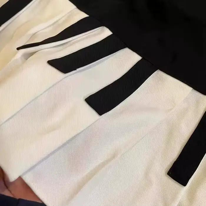 Jupe courte épissée noire et blanche pour femmes