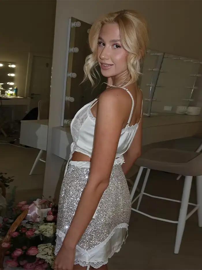 Ensemble Femme Polyvalent : Haut Court Halter en Dentelle Patchwork et Jupe Courte Évasée Taille Haute Couleur Unie avec Paillettes
