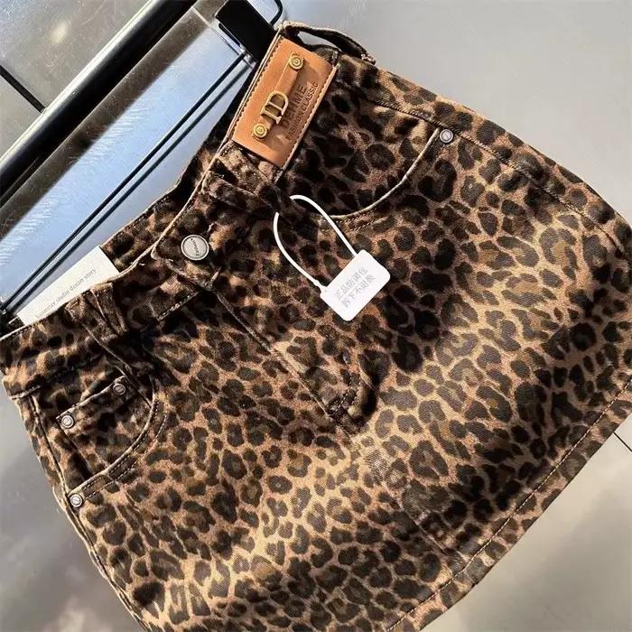 Jupe de hanche en jean imprimé léopard marron élastique