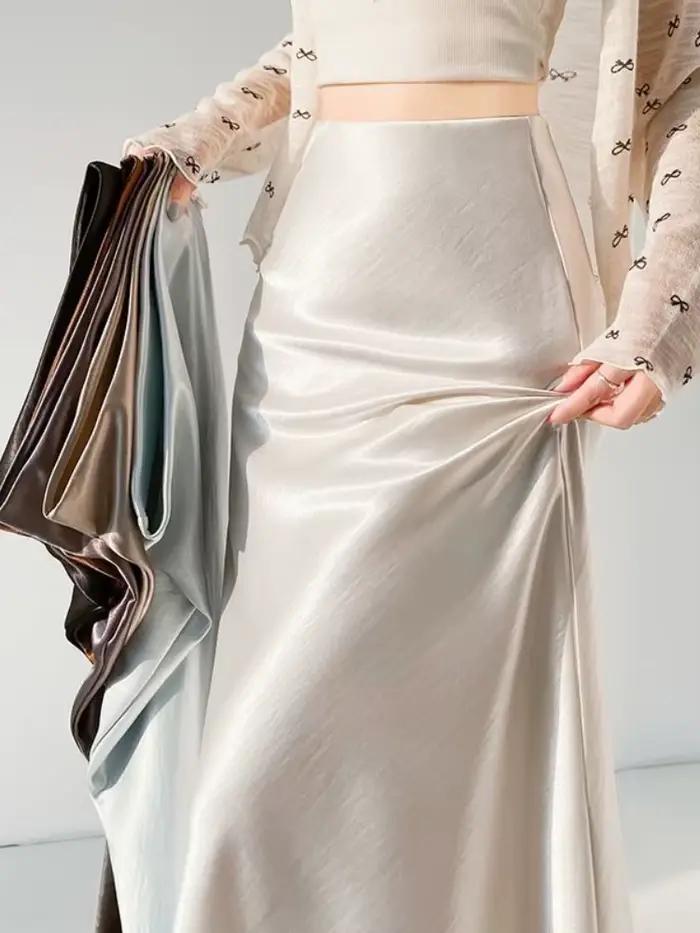 Jupe midi élégante en satin taille haute pour femme
