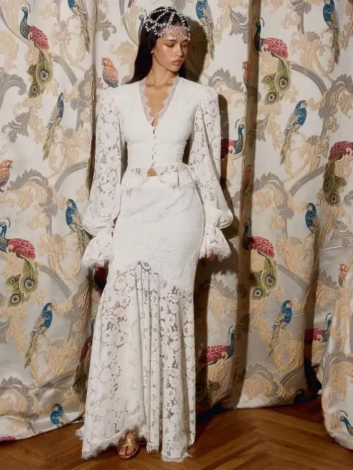 Ensemble élégant jupe longue en dentelle blanche patchwork et haut court slim à manches évasées et col en V pour femme