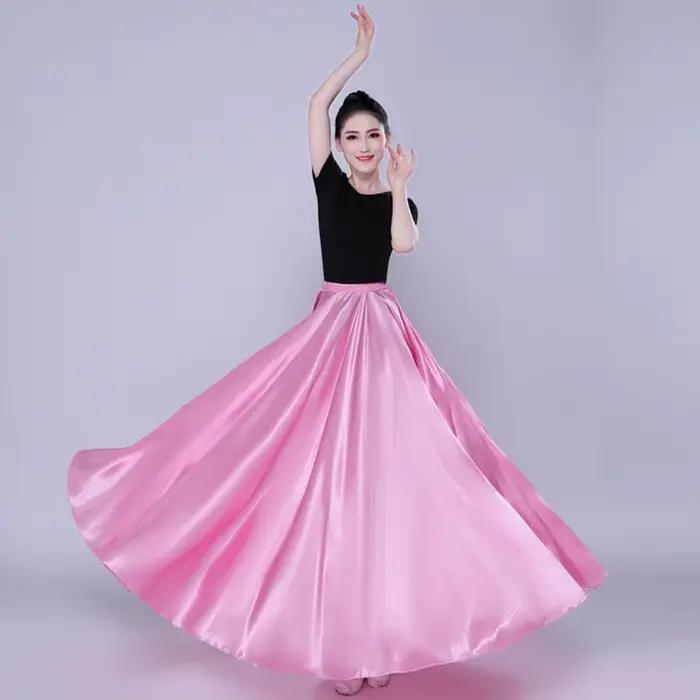 Jupe de performance en satin monochrome avec taille élastique