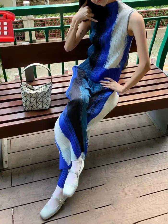 Jupe Midi Plissée YUDX Bleu Blanc Noir Art Graffiti – Pièce Essentielle Tendance Artistique Moderne pour Tenues Quotidiennes Décontractées et Superpositions 2026