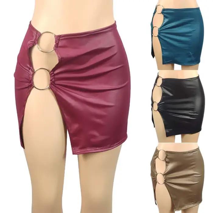 Mini-jupe moulante vintage en similicuir PU avec anneau métallique et fente latérale