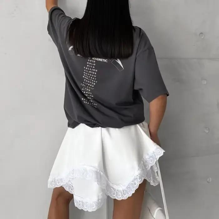 Jupe midi en dentelle tendance et polyvalente avec un design élégant