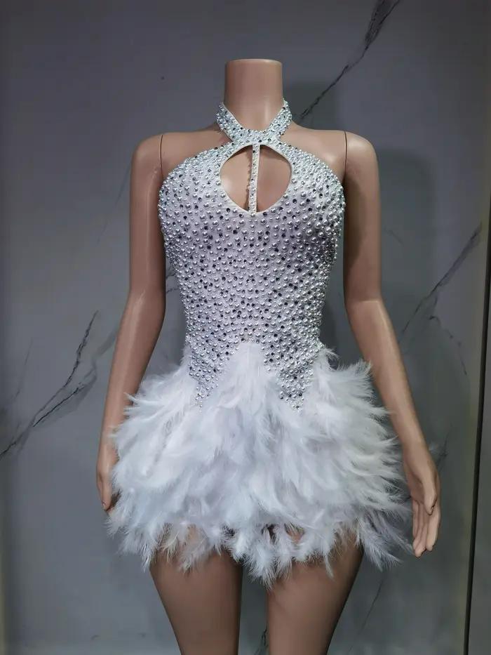 Robe de danse latine sexy à col halter et jupe plissée