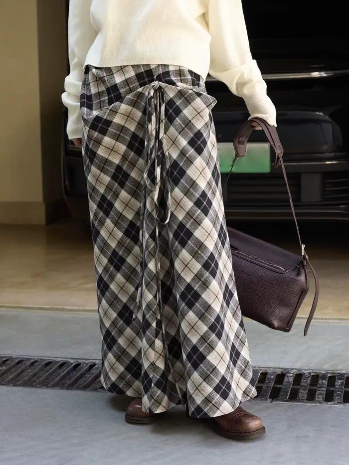 Demi-jupe asymétrique à motif Haig contrasté pour femmes