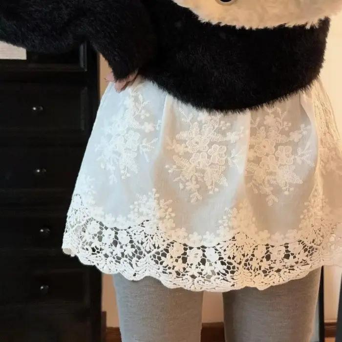 Jupon court taille haute en dentelle et résille