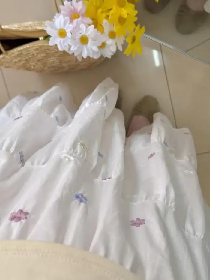 Jupe ZOKI brodée de fleurs douces pour femmes, silhouette élégante, broderie romantique, mode d'été, coupe régulière, tailles moyennes, soirée festive