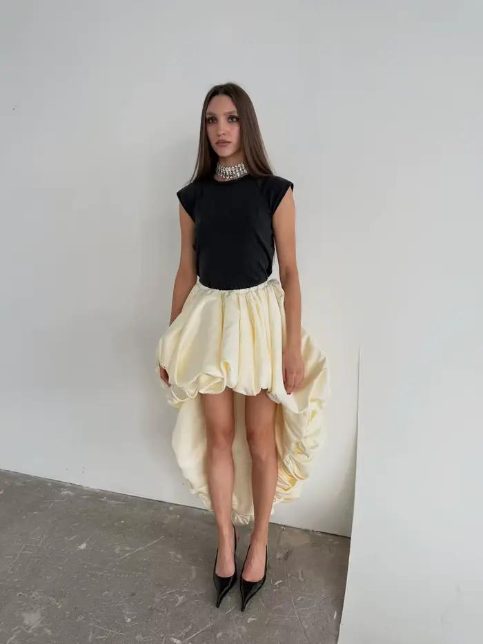 Jupes asymétriques en satin jaune clair pour femmes
